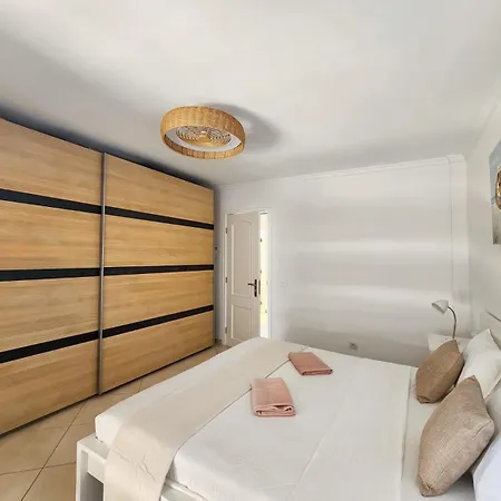 New Elegant Sea And Pool Views In Cristianos شقة